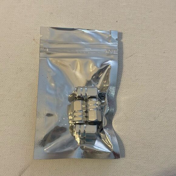 Honda Logo valve Stem caps in Silver set of 4 NWT - Picture 4 of 5